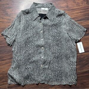 VTG Stephanie Parks Silk Cheetah Print Short Sleeve Button Down Shirt